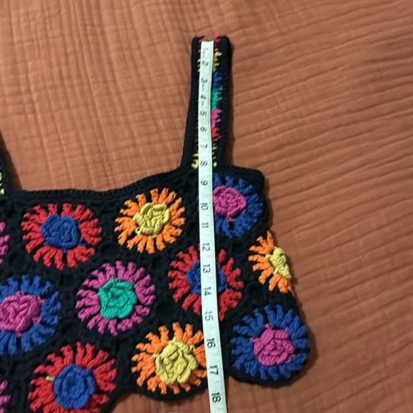 FARM Rio size S crochet flower crop top - Picture 8 of 8